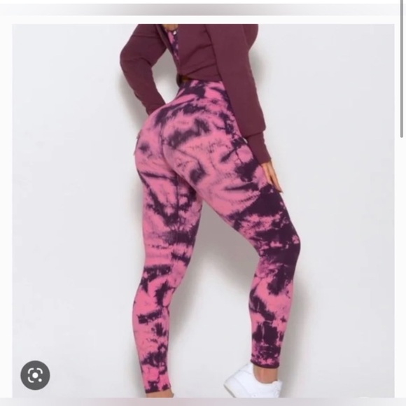 Set Bombshell Sportswear Tie Dye Seamless Leggings and bra top size M. - Picture 3 of 6